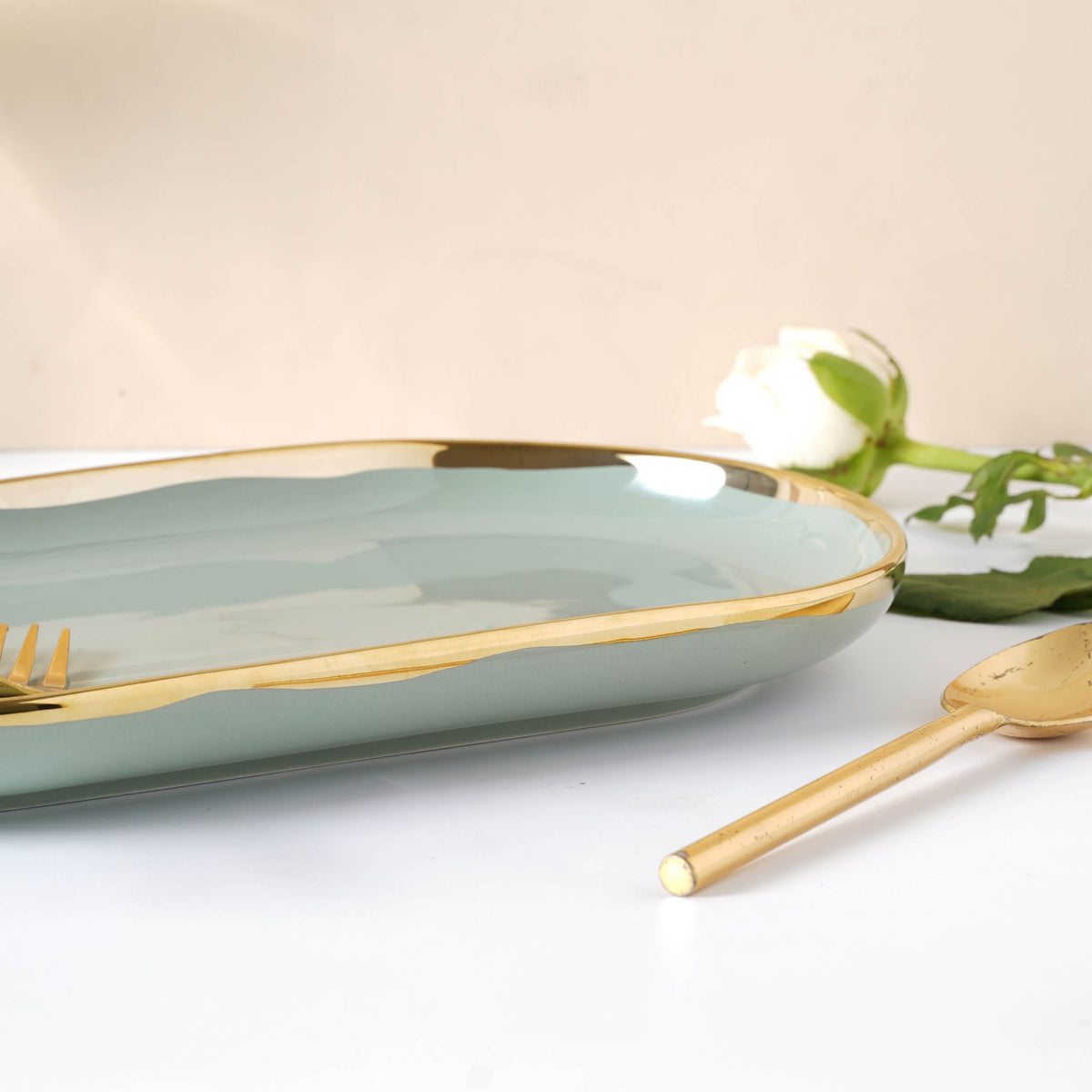 VERA Green Serving Plate Nestasia