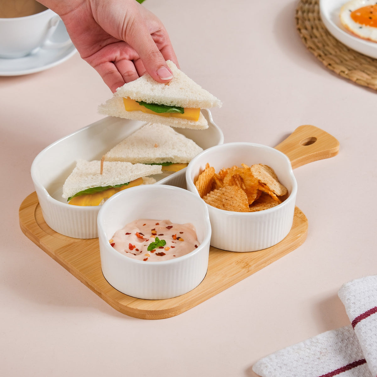 Set Of 3 Ceramic Bowls And Oval Plate With Tray Nestasia