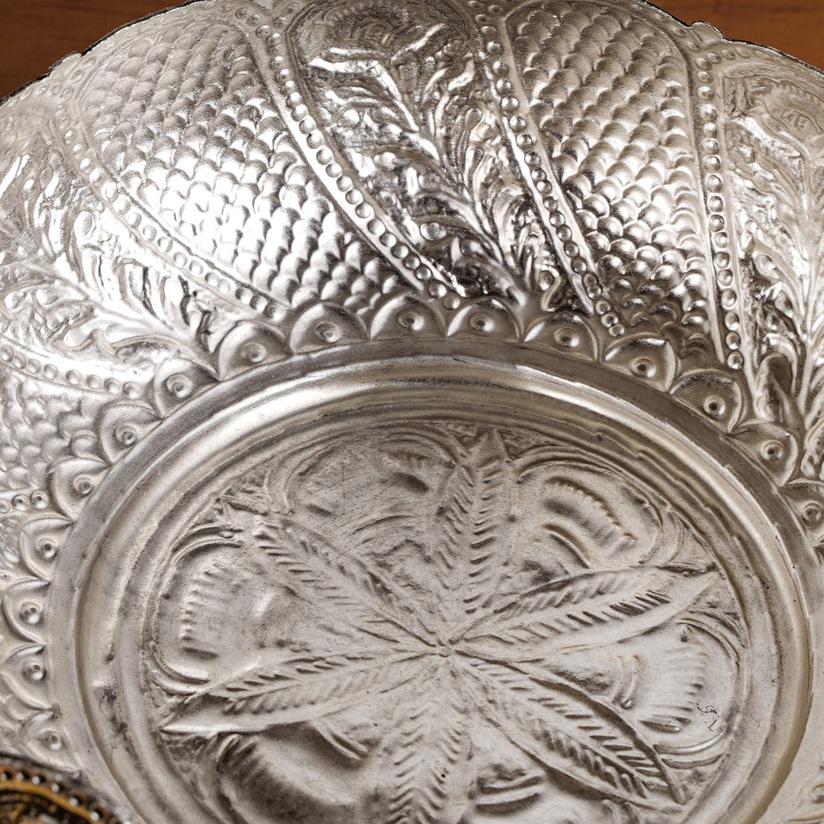 Lustre Brass Urli With Pure Silver Coating 18cm Nestasia