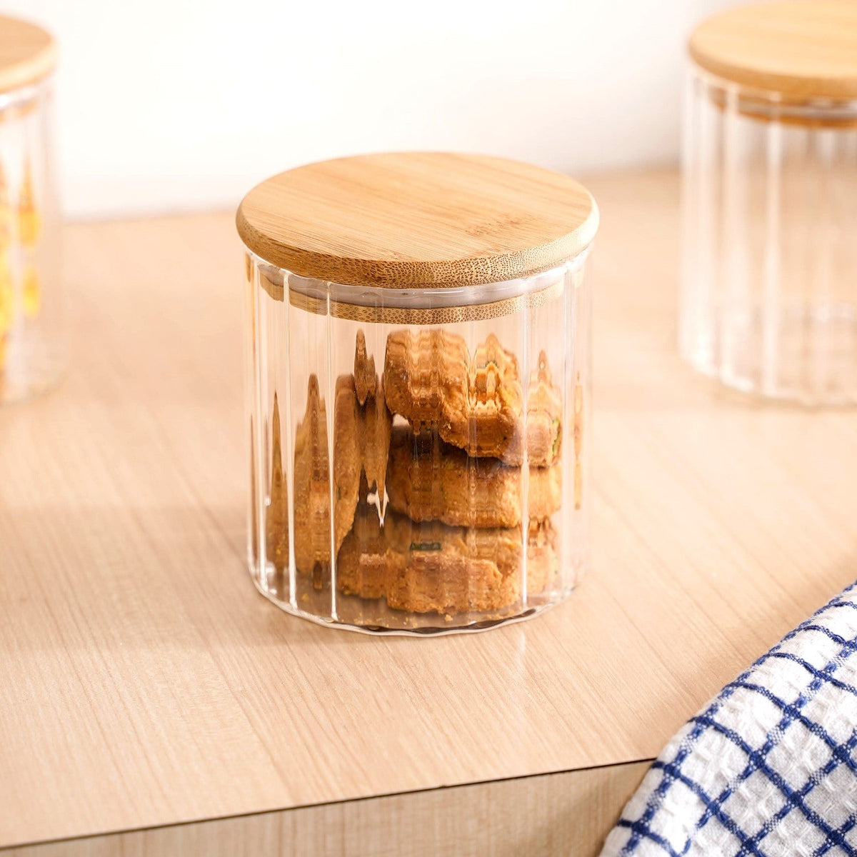 Borosilicate Airtight Glass Jar With Wooden Lid Set Of 4 Ribbed Design 610ml Nestasia