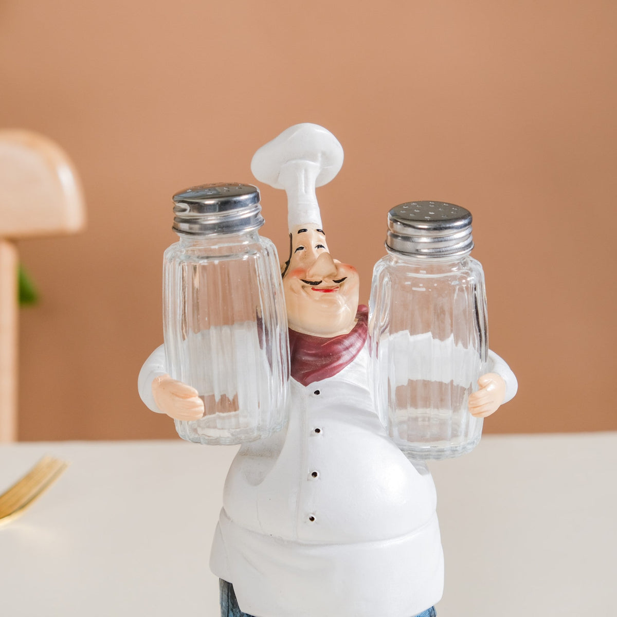 Table Chef With Salt And Pepper Shaker Nestasia