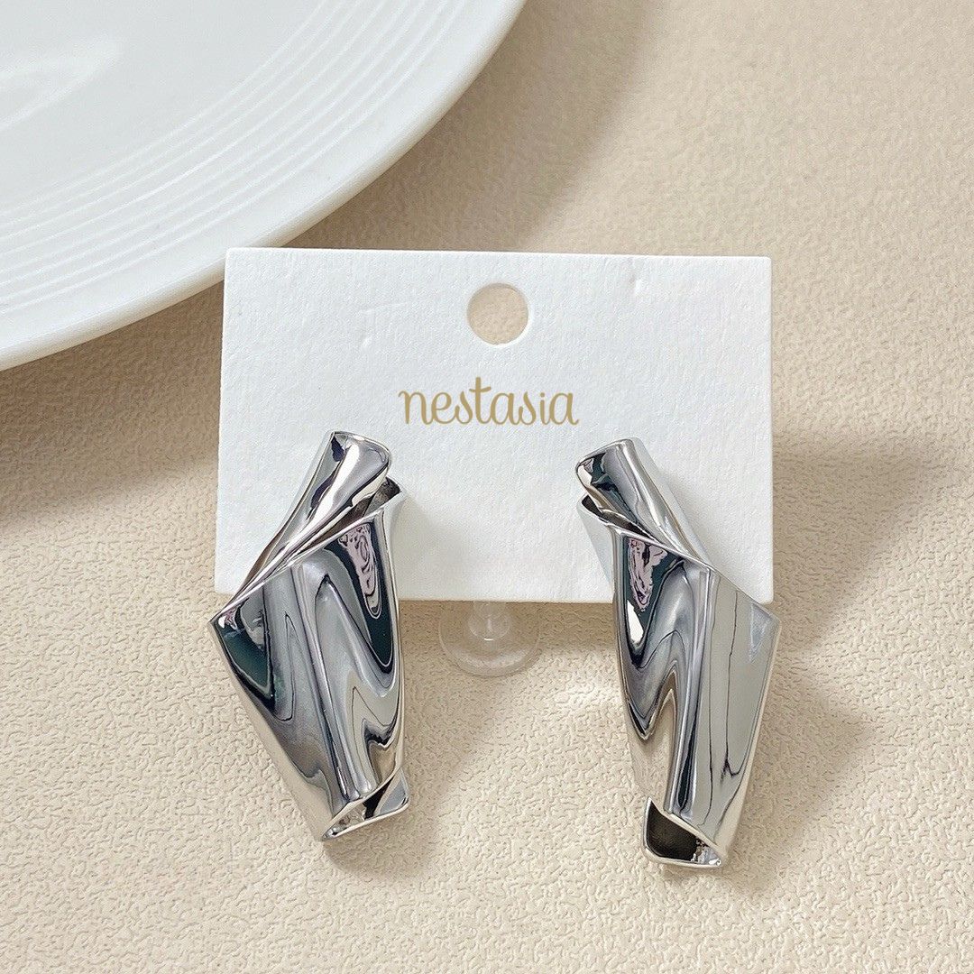 Twisted Form Drop Earrings Silver Nestasia