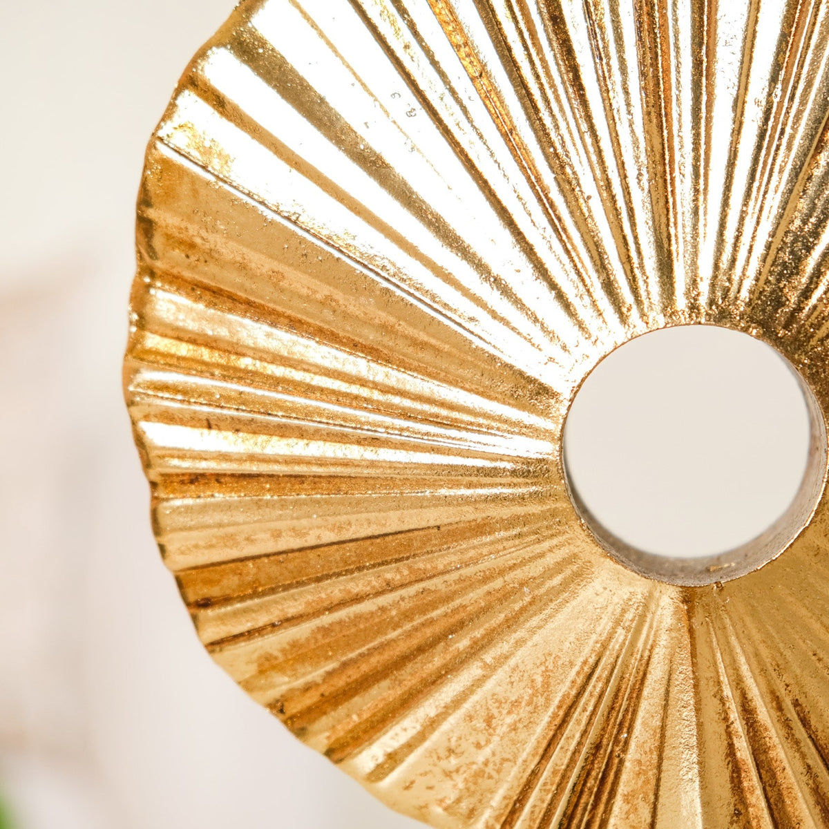 Aesthetic Sunbeam Accent Showpiece Gold Nestasia