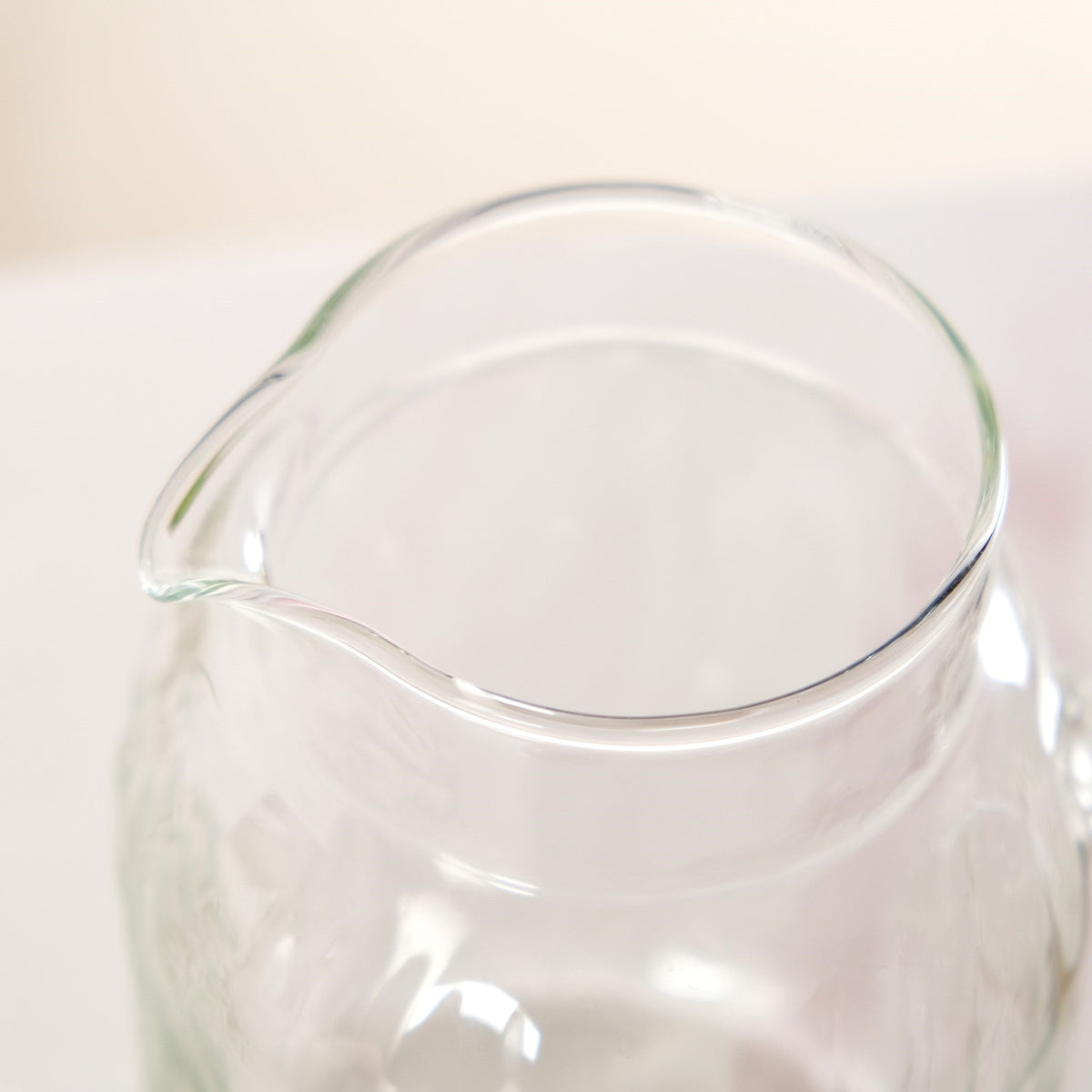 Wavy Glass Pitcher With Wooden Handle 1600ml Nestasia