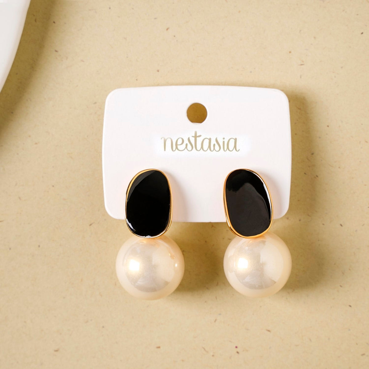 White And Black Pearl Earrings Nestasia