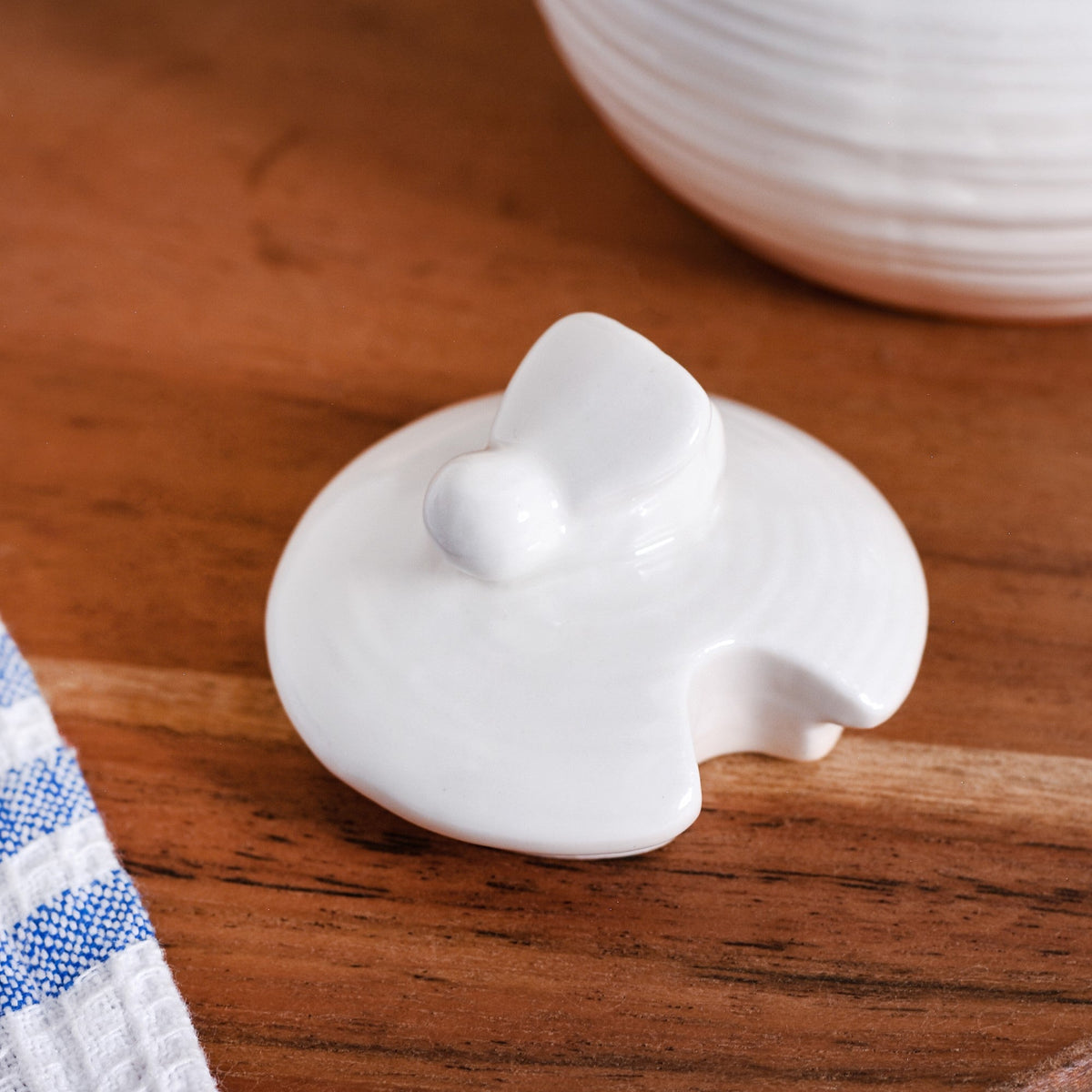 White Honey Pot With Wooden Dipper 350ml Nestasia