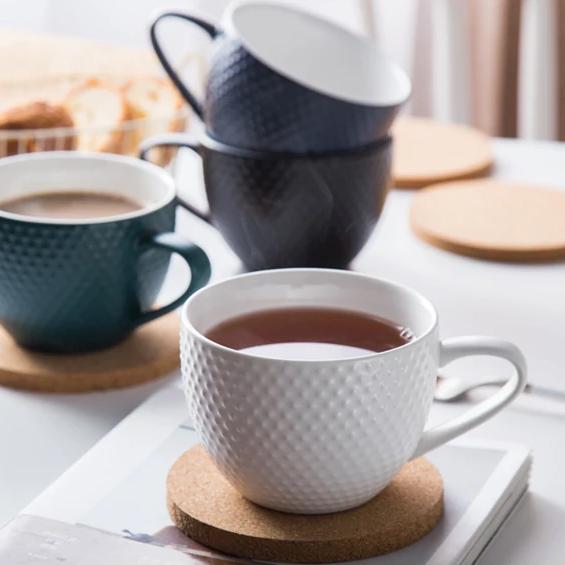 MAGNIFIQUE textured mug with cork coaster - white Nestasia